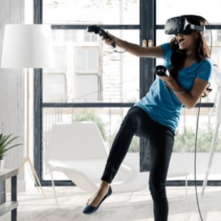 Шлема виртуальной реальности HTC Vive исполнился год